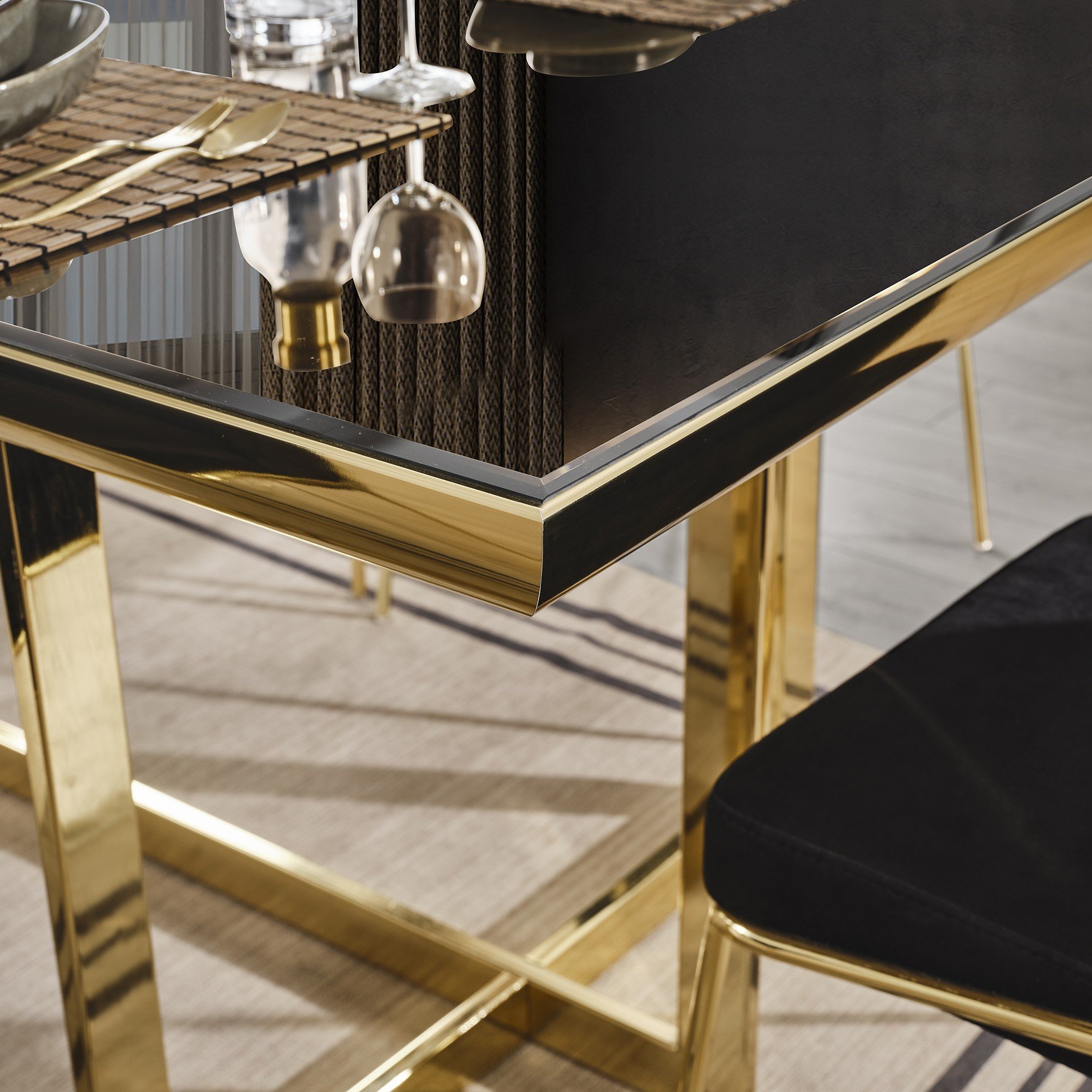 Enluxe Dining Table