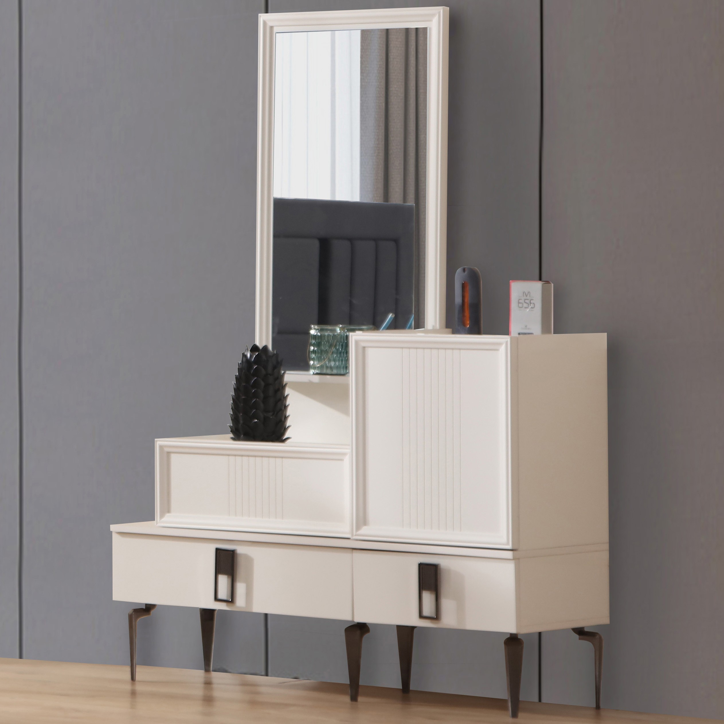 Elegante Dresser With Mirror