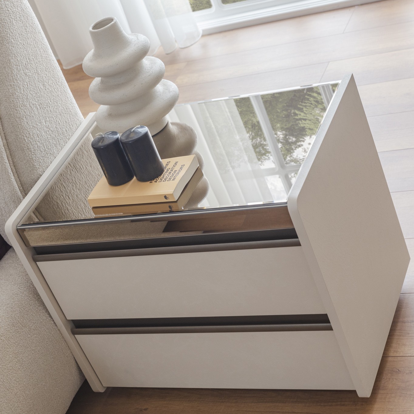 Luna Vol2 Nightstand